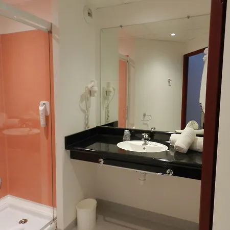 Hotel Brit Hotel Confort Bressuire 3*