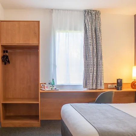 Brit Hotel